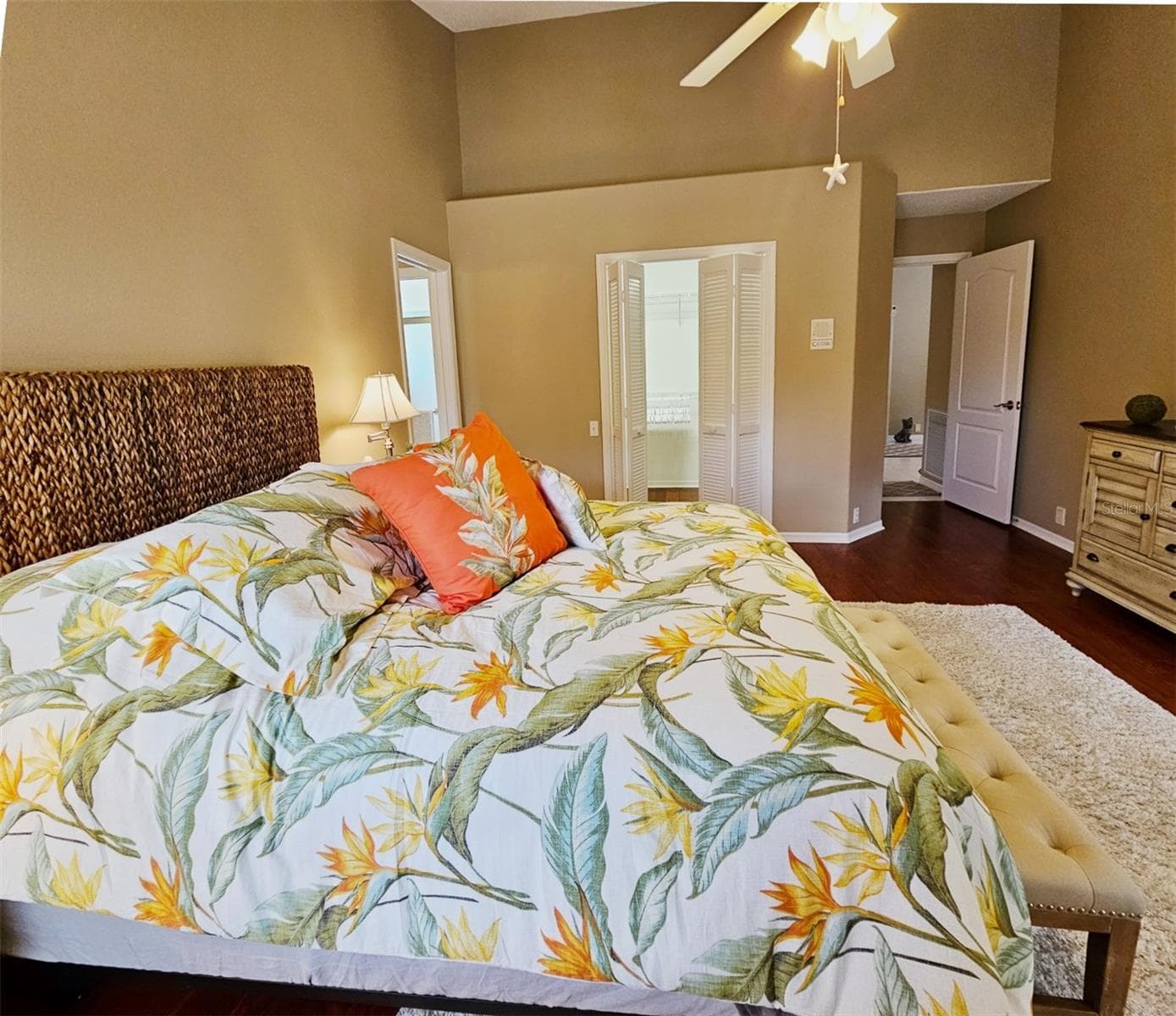 You'll love the huge walk-in-closet - 8351 CREEKVIEW LN, ENGLEWOOD