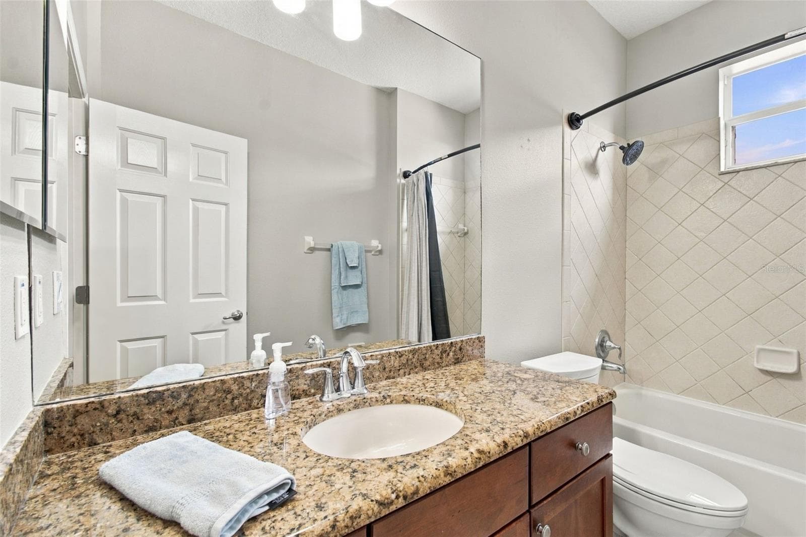 Hall Bathroom - 3335 STONEGATE FALLS DR, LAND O LAKES