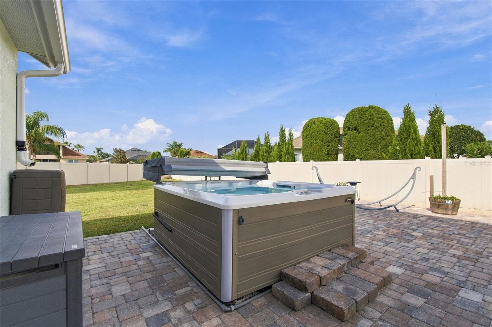 Spa conveys!! - 3335 STONEGATE FALLS DR, LAND O LAKES