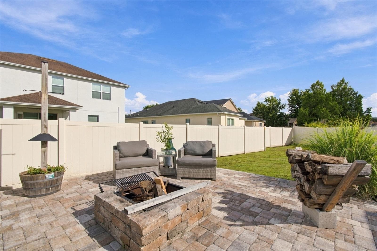 Fire Pit - 3335 STONEGATE FALLS DR, LAND O LAKES