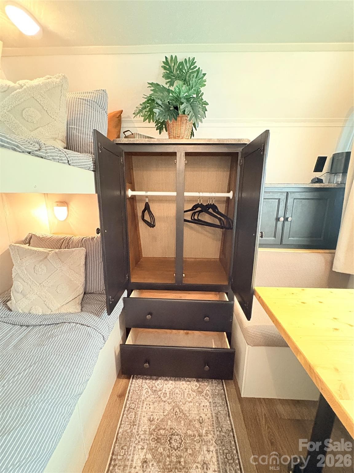 Great storage for bunk room - 221 Grand View Drive, New London