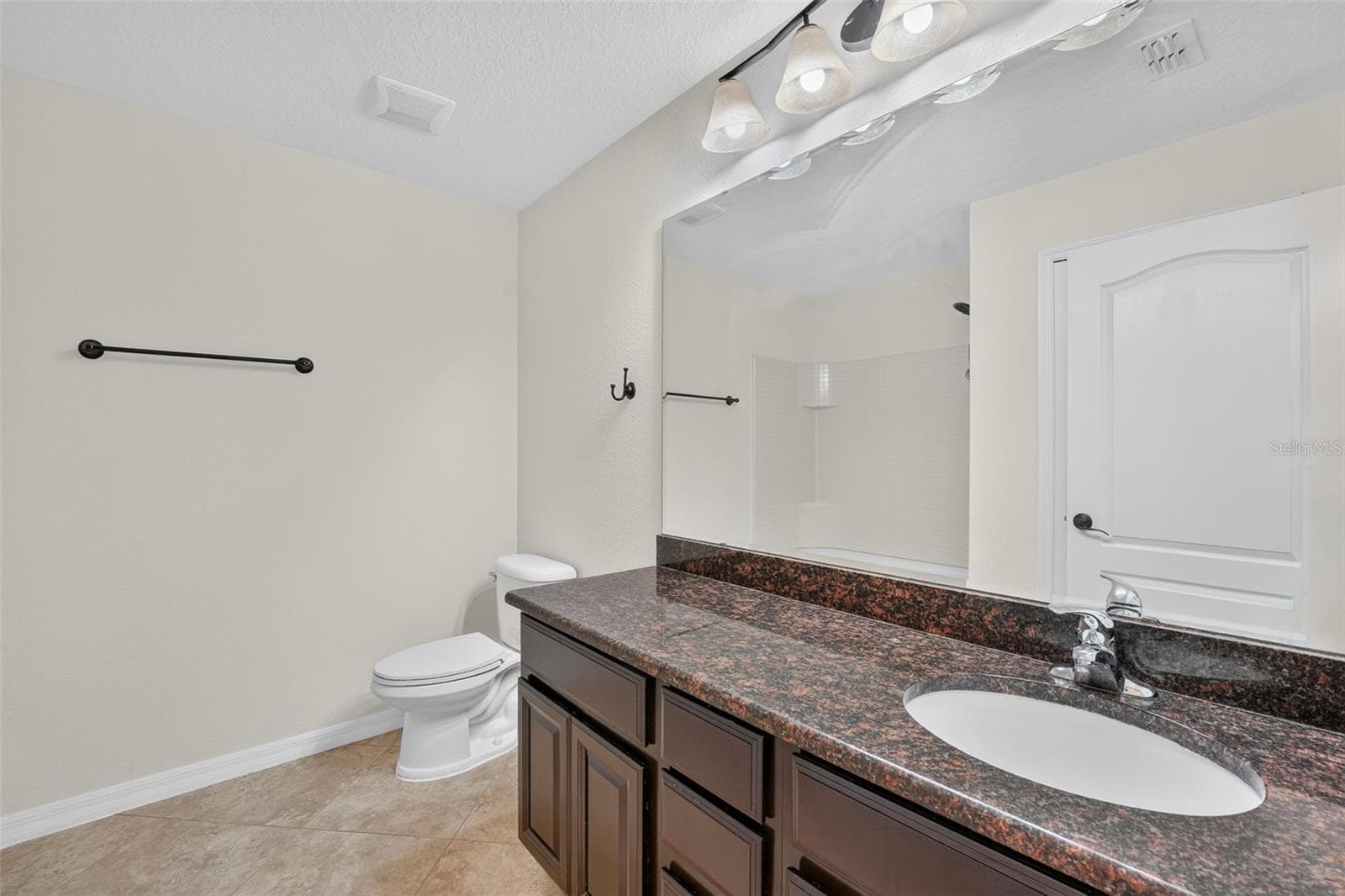 Single Family Residence at 10648 INSIDE LOOP, ORLANDO, photo 8 of 47