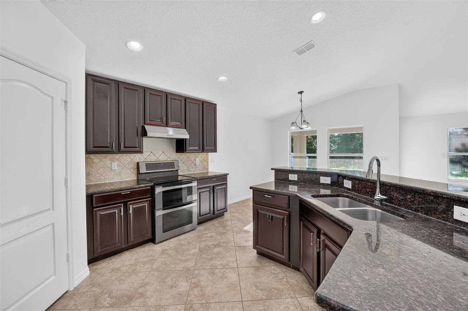 Single Family Residence at 10648 INSIDE LOOP, ORLANDO, photo 20 of 47