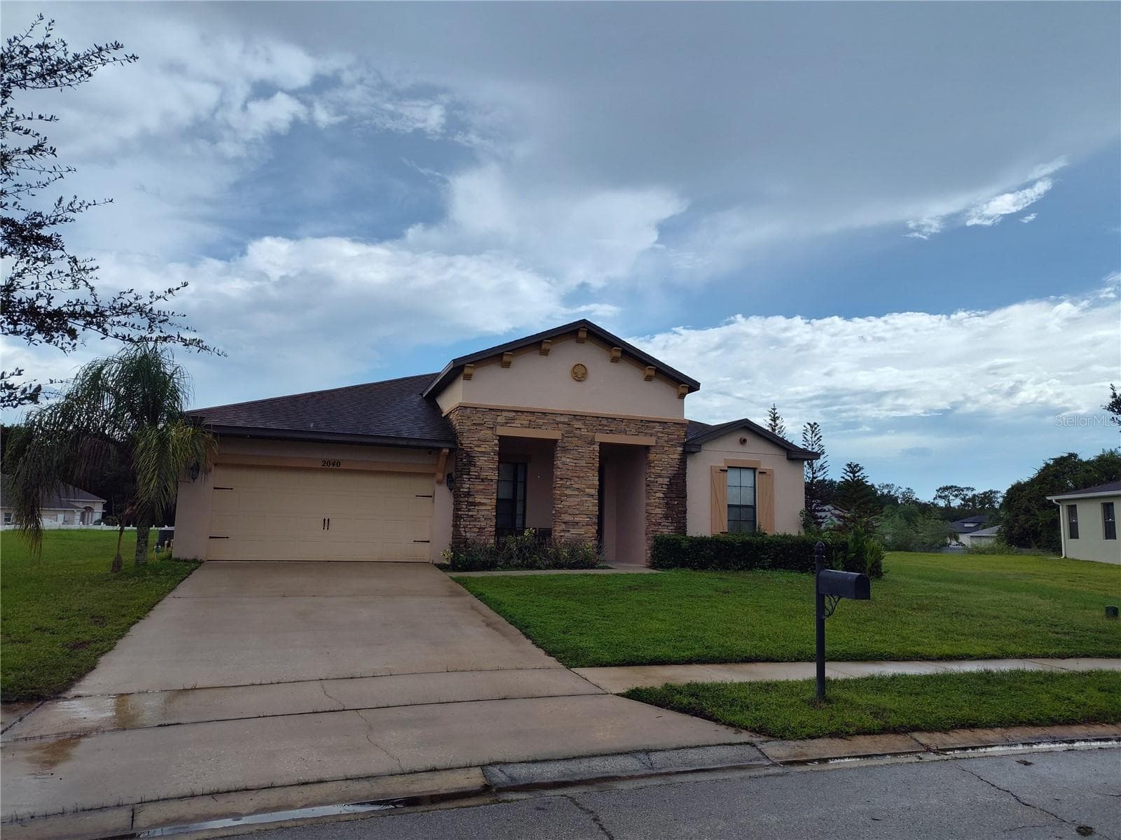 2040 LACOSTA PL