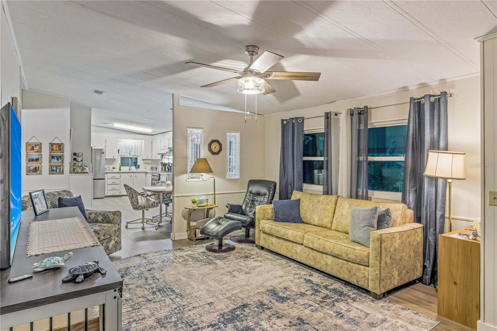 Manufactured Home at 6204 KNOTTY PINE DR SE, WINTER HAVEN, photo 4 of 45