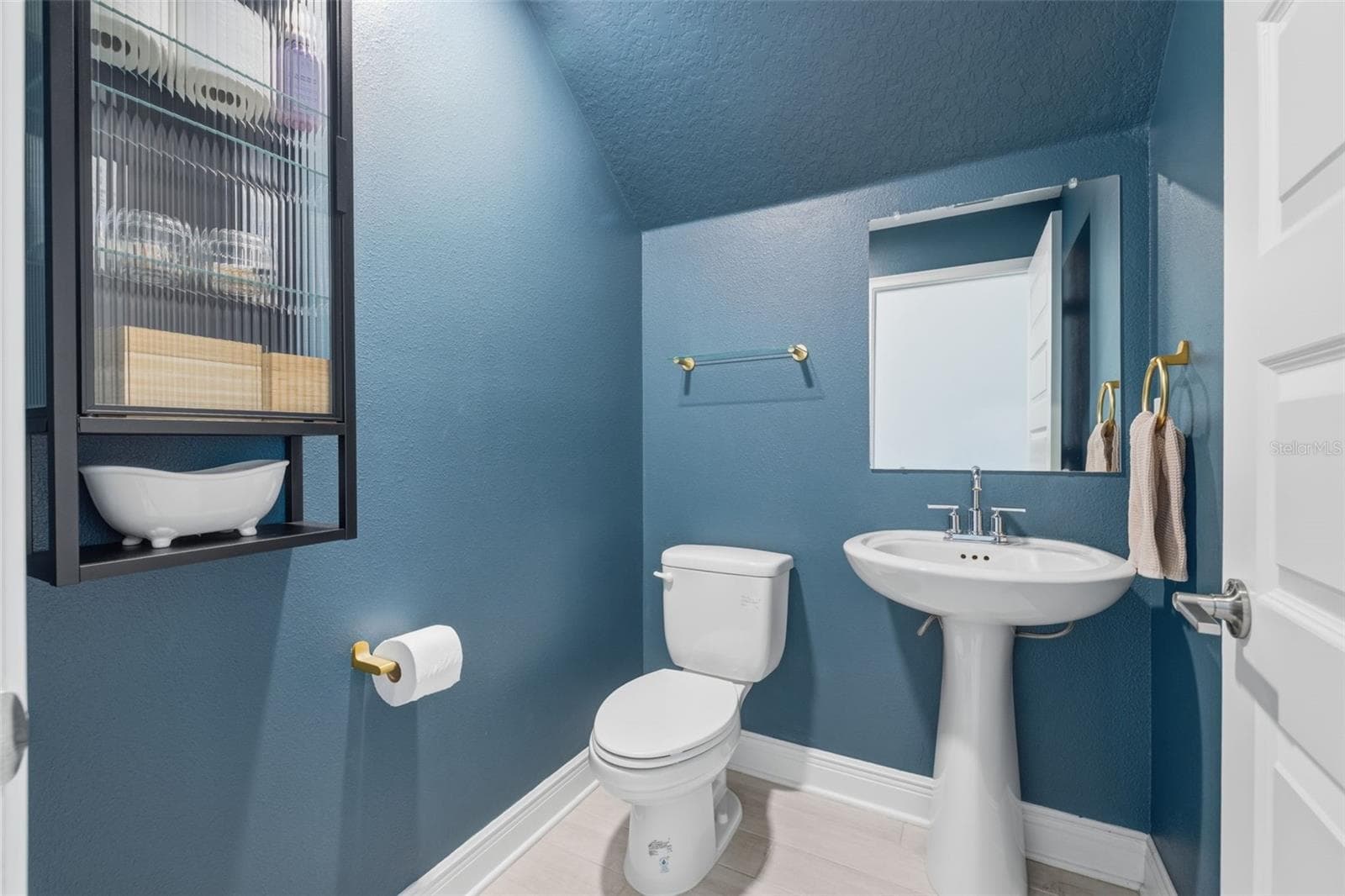 Single Family Residence at 2422 W CARMEN ST, TAMPA, photo 17 of 48