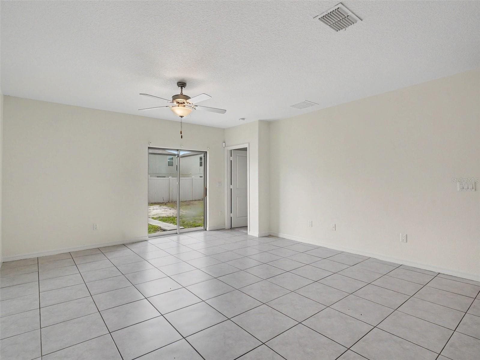 Single Family Residence at 15470 BROAD BRUSH DR, SUN CITY CENTER, photo 6 of 33