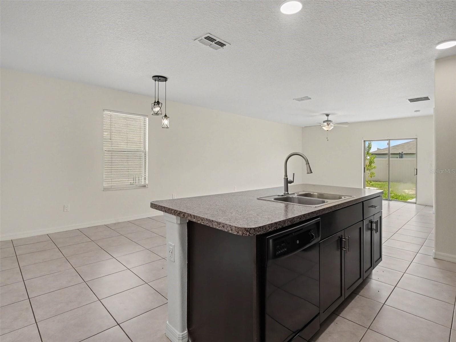 Single Family Residence at 15470 BROAD BRUSH DR, SUN CITY CENTER, photo 11 of 33