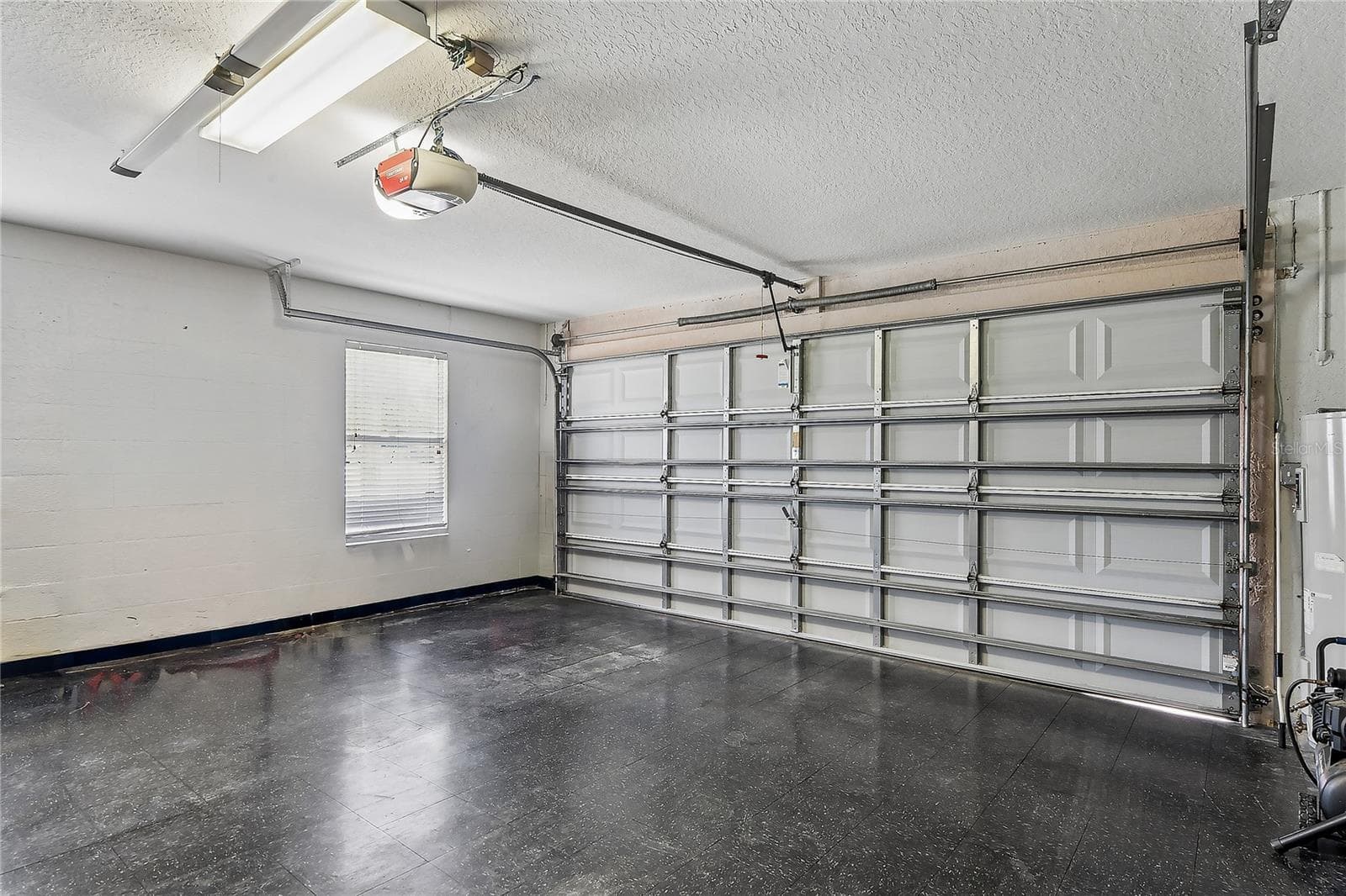 Garage - 11309 LAPWING RD, WEEKI WACHEE