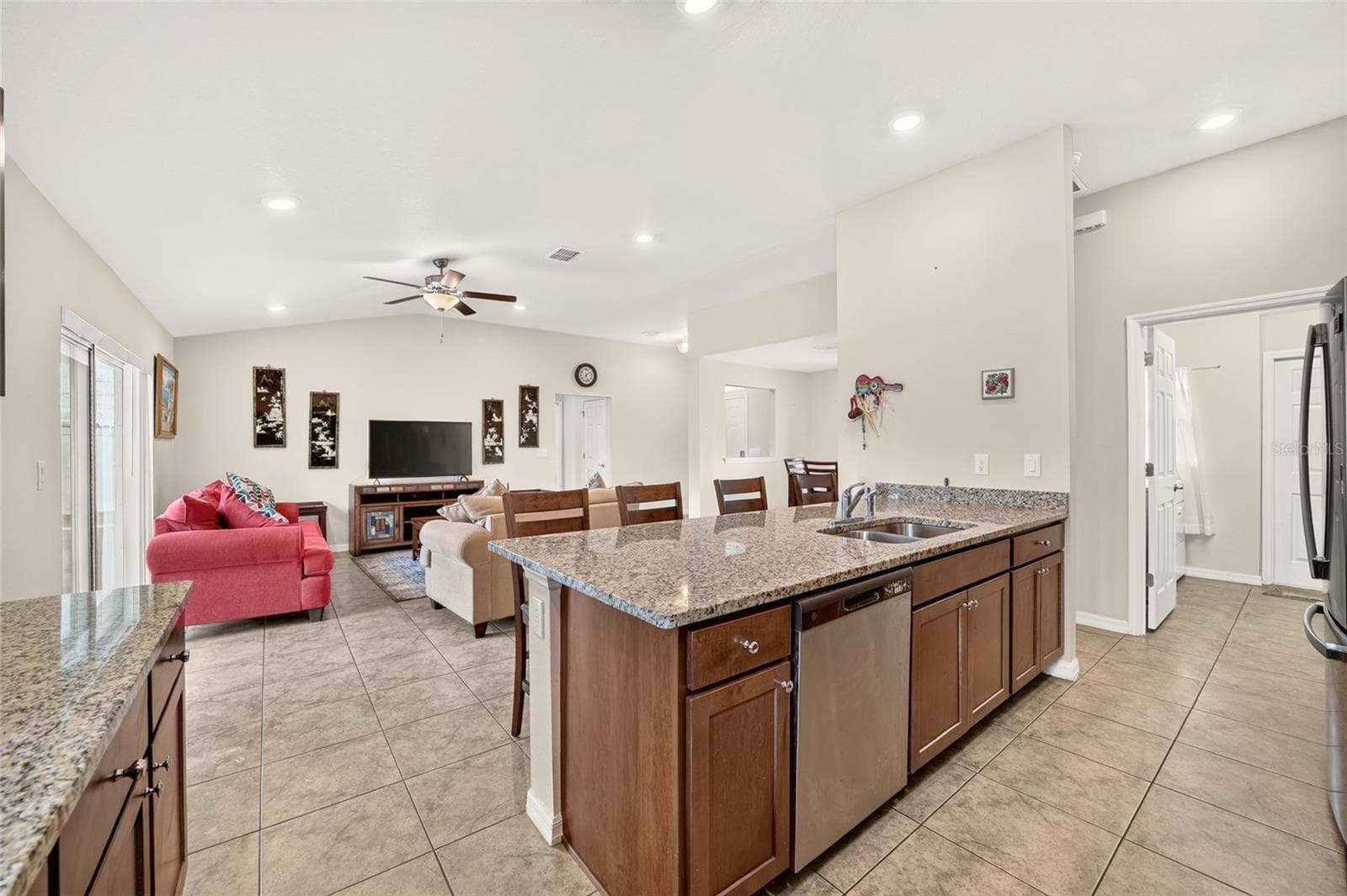 Kitchen & Great Room - 15211 SW 65TH TERRACE RD, OCALA