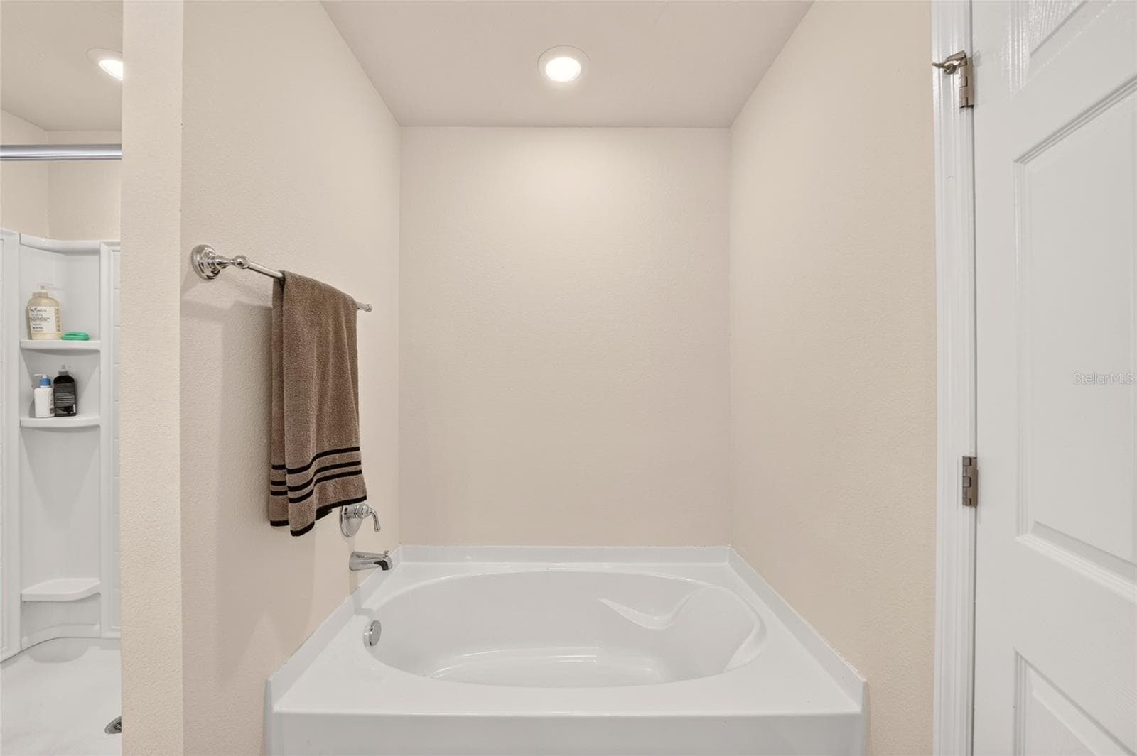 Soaking Bathtub - 15211 SW 65TH TERRACE RD, OCALA