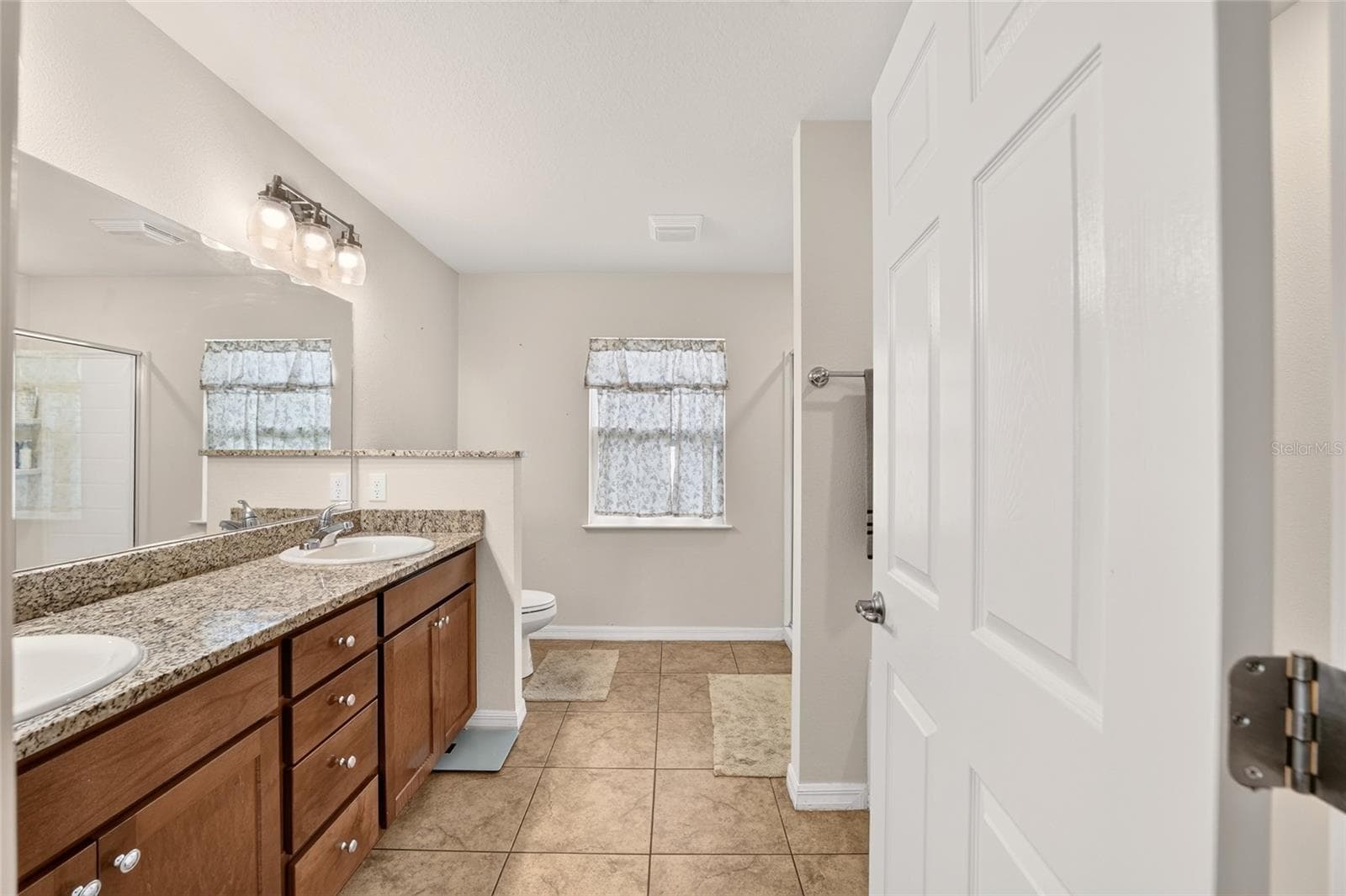 Ensuite Master Bathroom - Double Sinks - 15211 SW 65TH TERRACE RD, OCALA