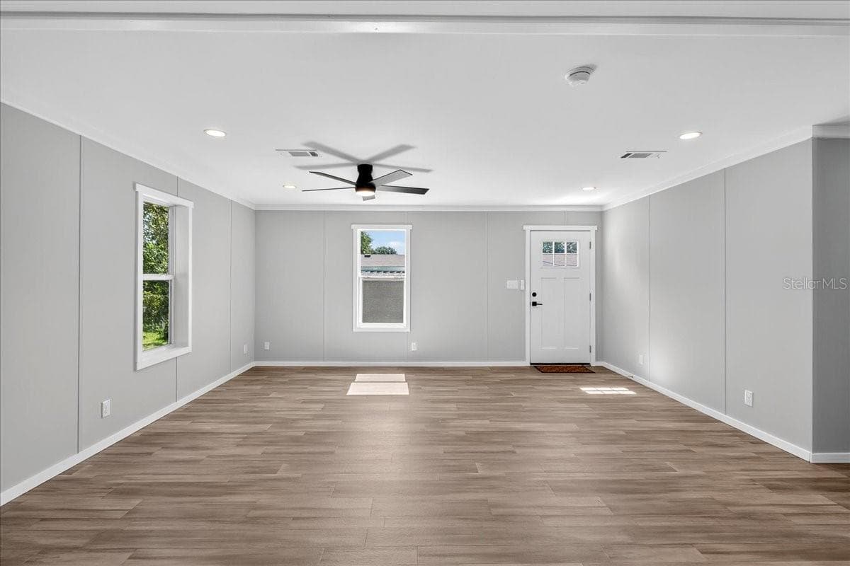 Manufactured Home at 2207 HIALEAH AVE, LEESBURG, photo 9 of 28