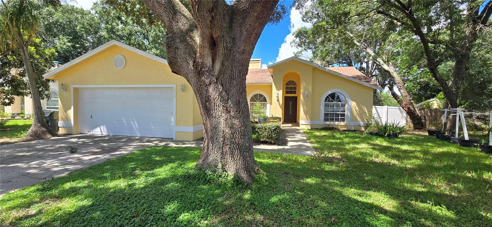 348 VINEYARD DR