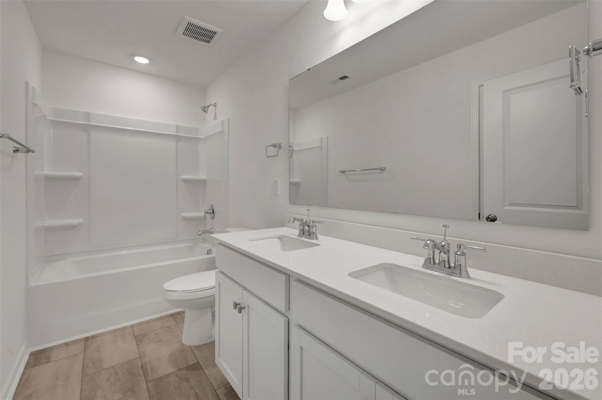 Secondary bathroom - 629 Willoughby Park Drive, Monroe