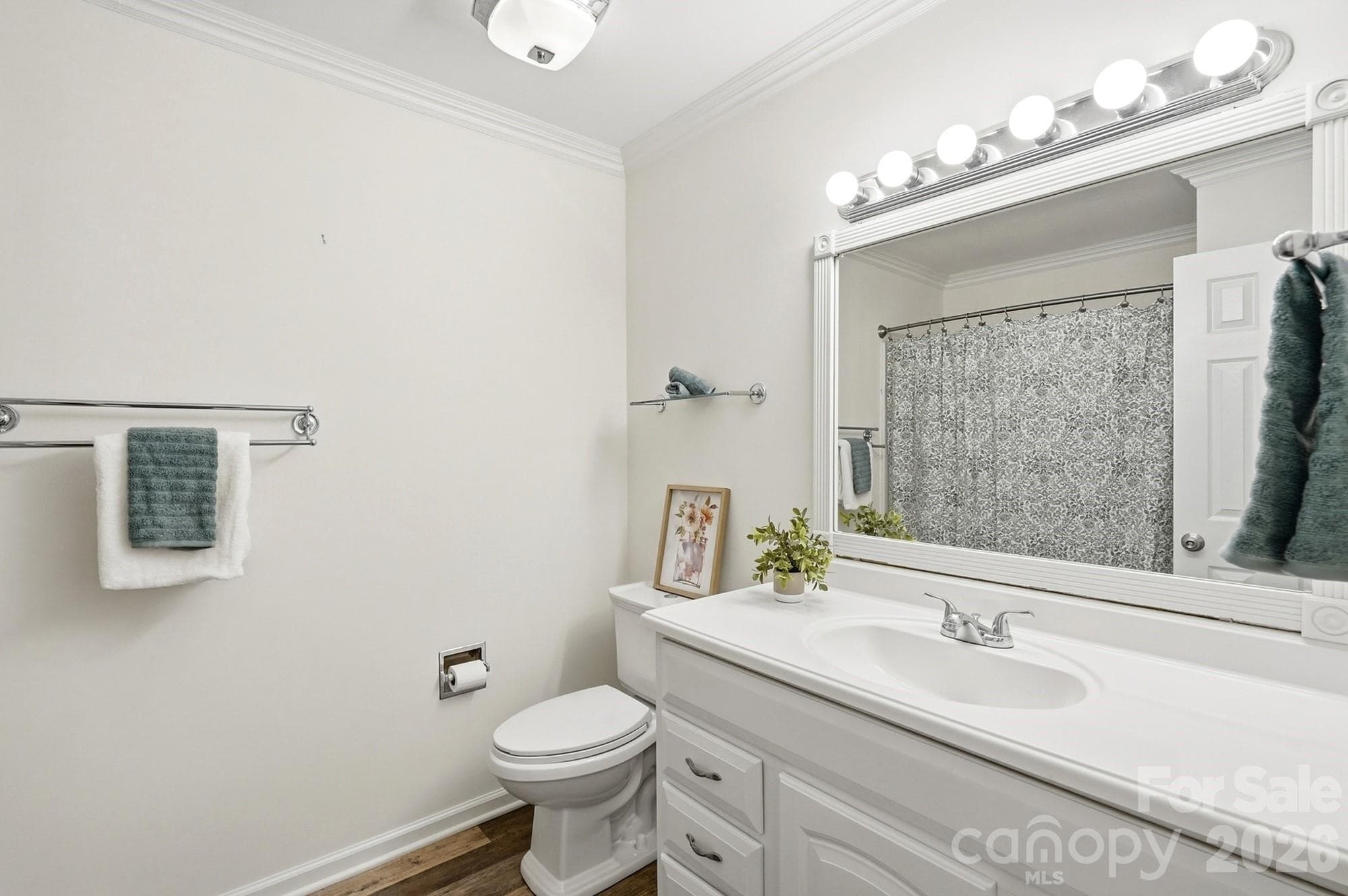 Convenient shared hallway bathroom serving two bedrooms. - 3022 Point Clear Drive, Tega Cay