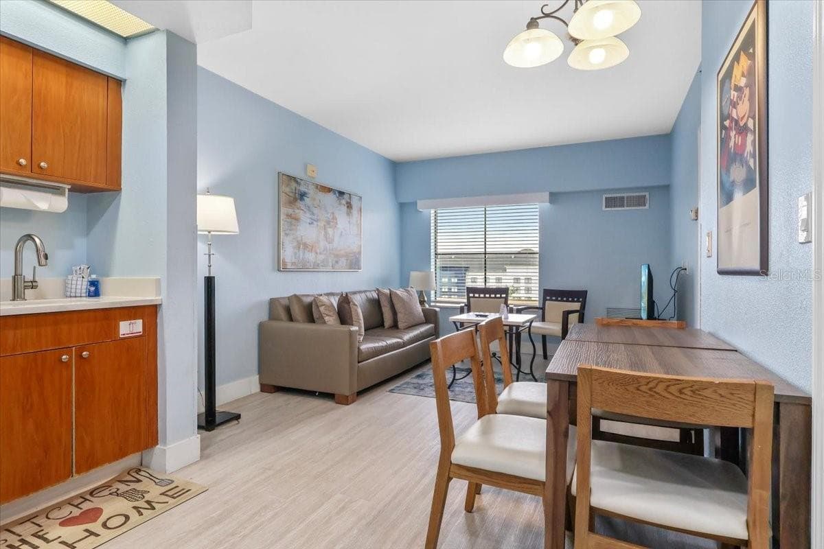 Condo - Hotel at 7601 CANADA AVE #611, ORLANDO, photo 2 of 27