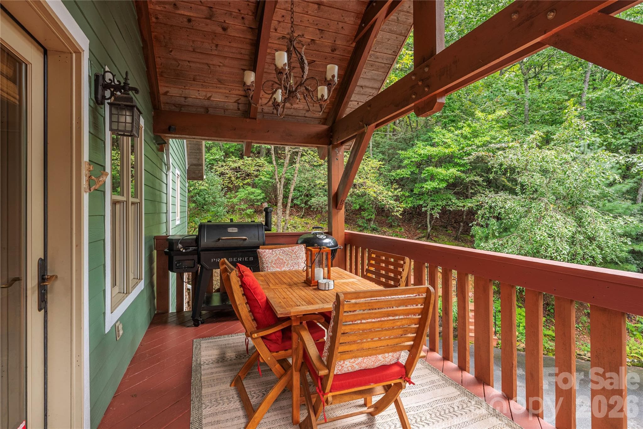 Covered dining area - 116 Ivy Road, Mills River