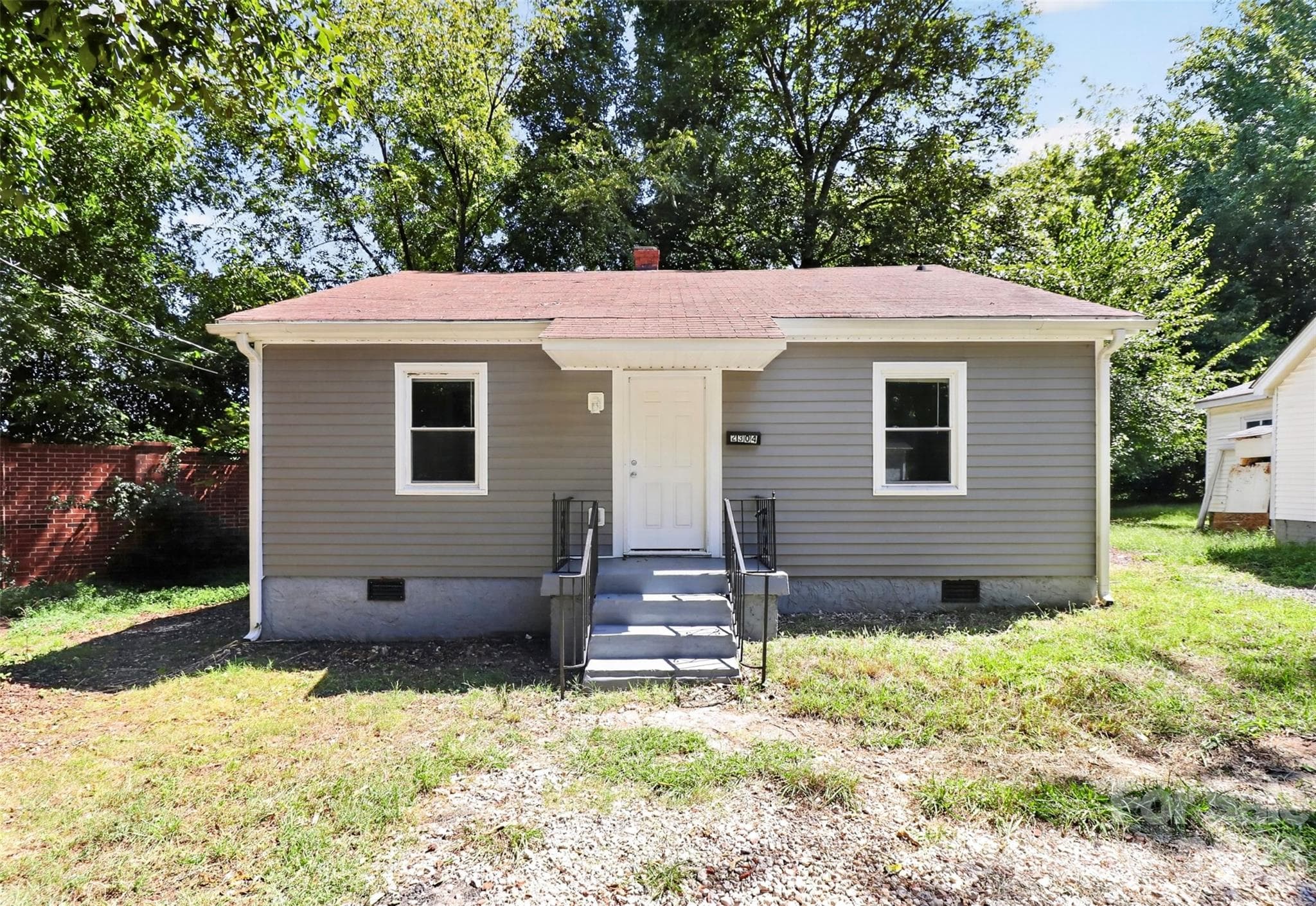 Single Family Residence at 2304 Kennesaw Drive, Charlotte, photo 2 of 26