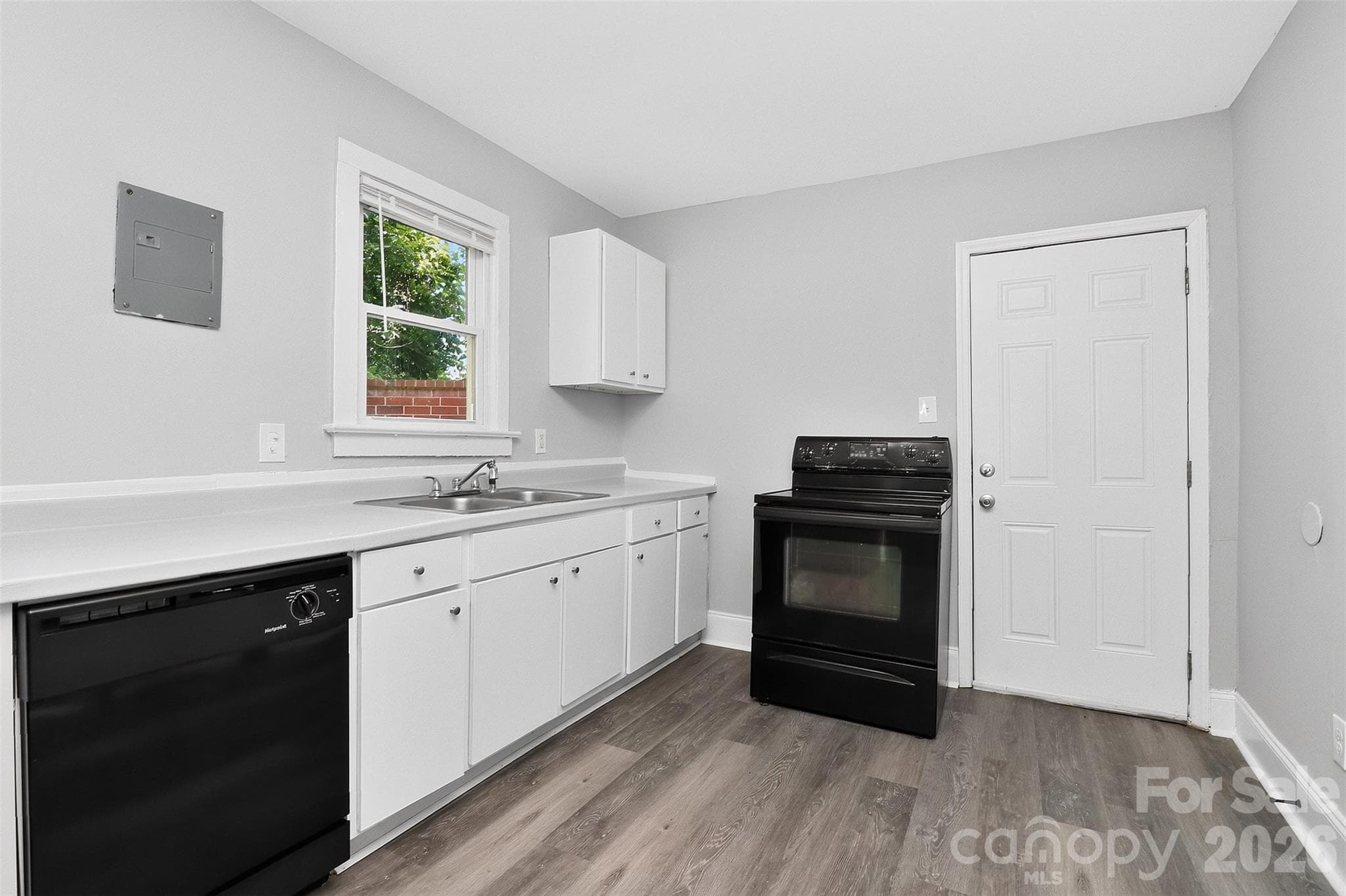 Kitchen - 2304 Kennesaw Drive, Charlotte