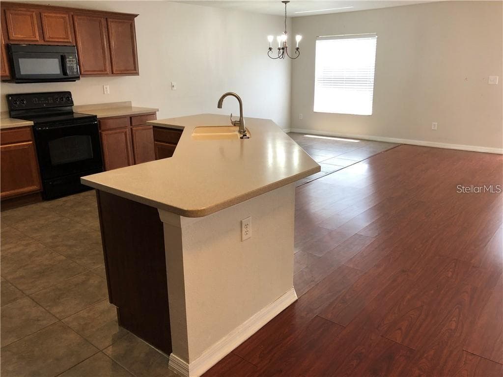 Single Family Residence at 5116 CELLO WOOD LN, WESLEY CHAPEL, photo 5 of 24