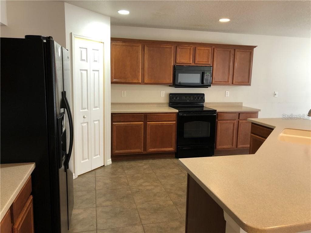 Single Family Residence at 5116 CELLO WOOD LN, WESLEY CHAPEL, photo 9 of 24
