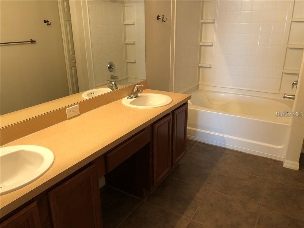 Single Family Residence at 5116 CELLO WOOD LN, WESLEY CHAPEL, photo 13 of 24