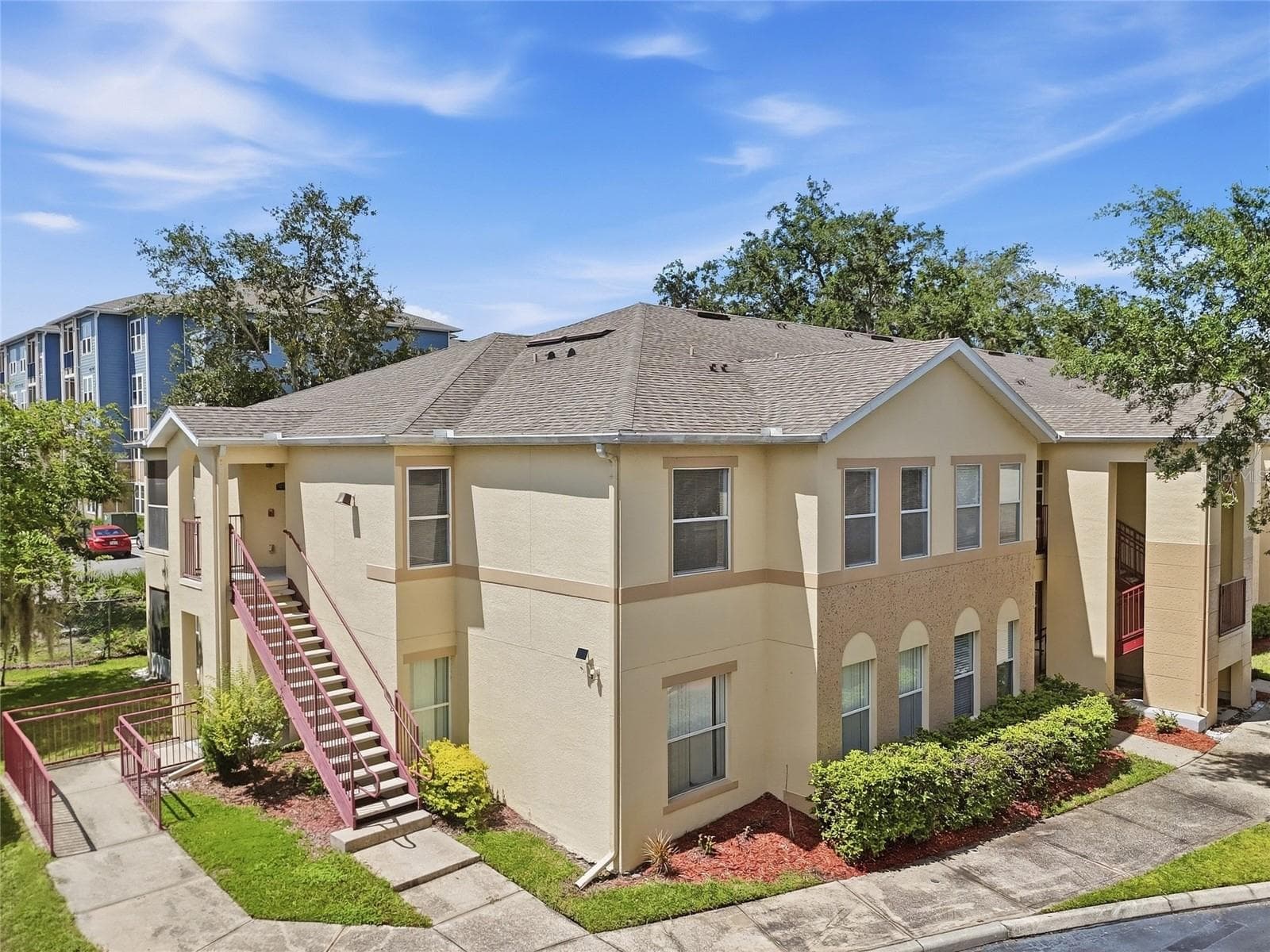 2718 CLUB CORTILE CIR #B