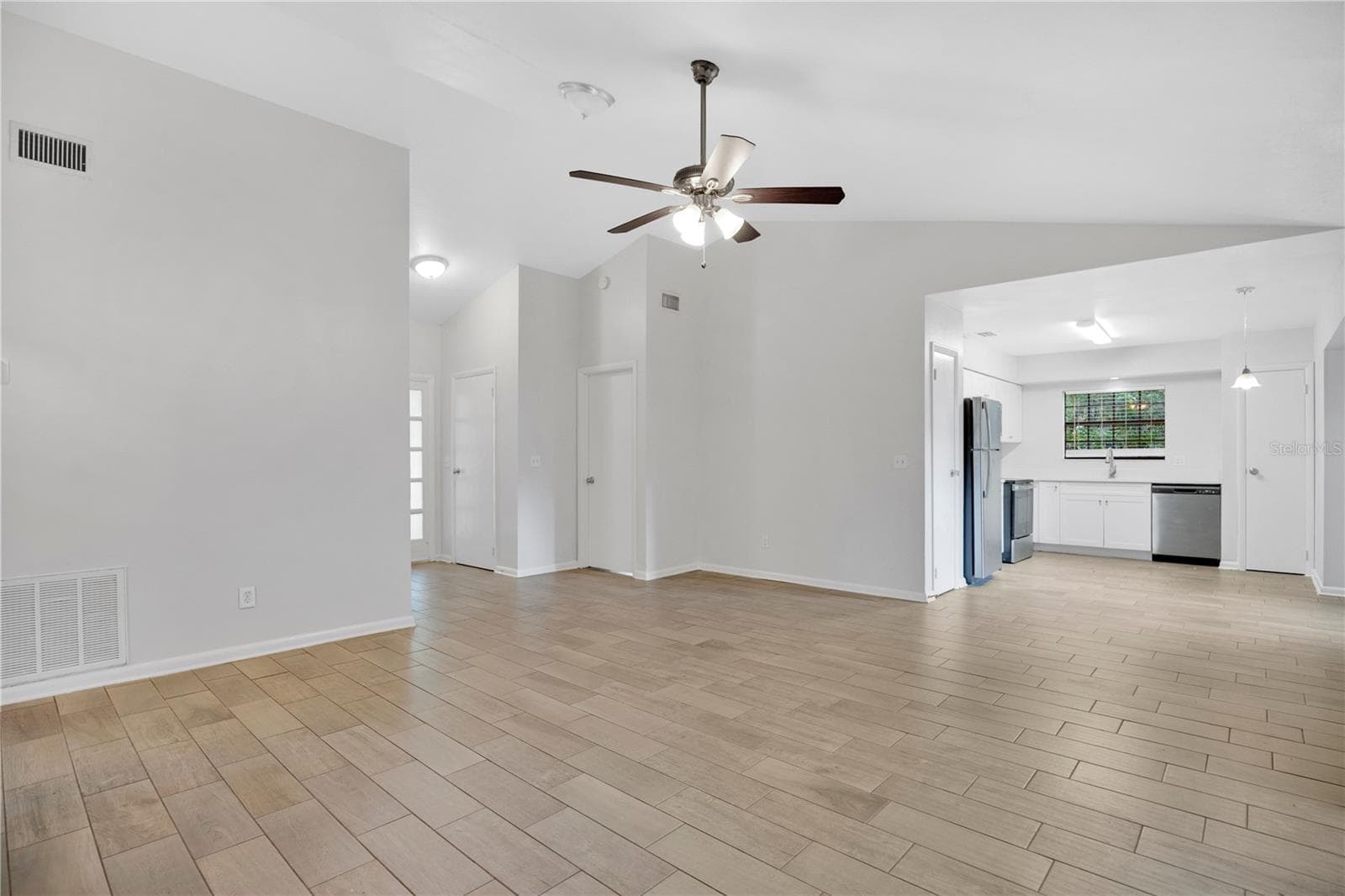 Single Family Residence at 654 CYPRESS LN, WINTER SPRINGS, photo 4 of 34