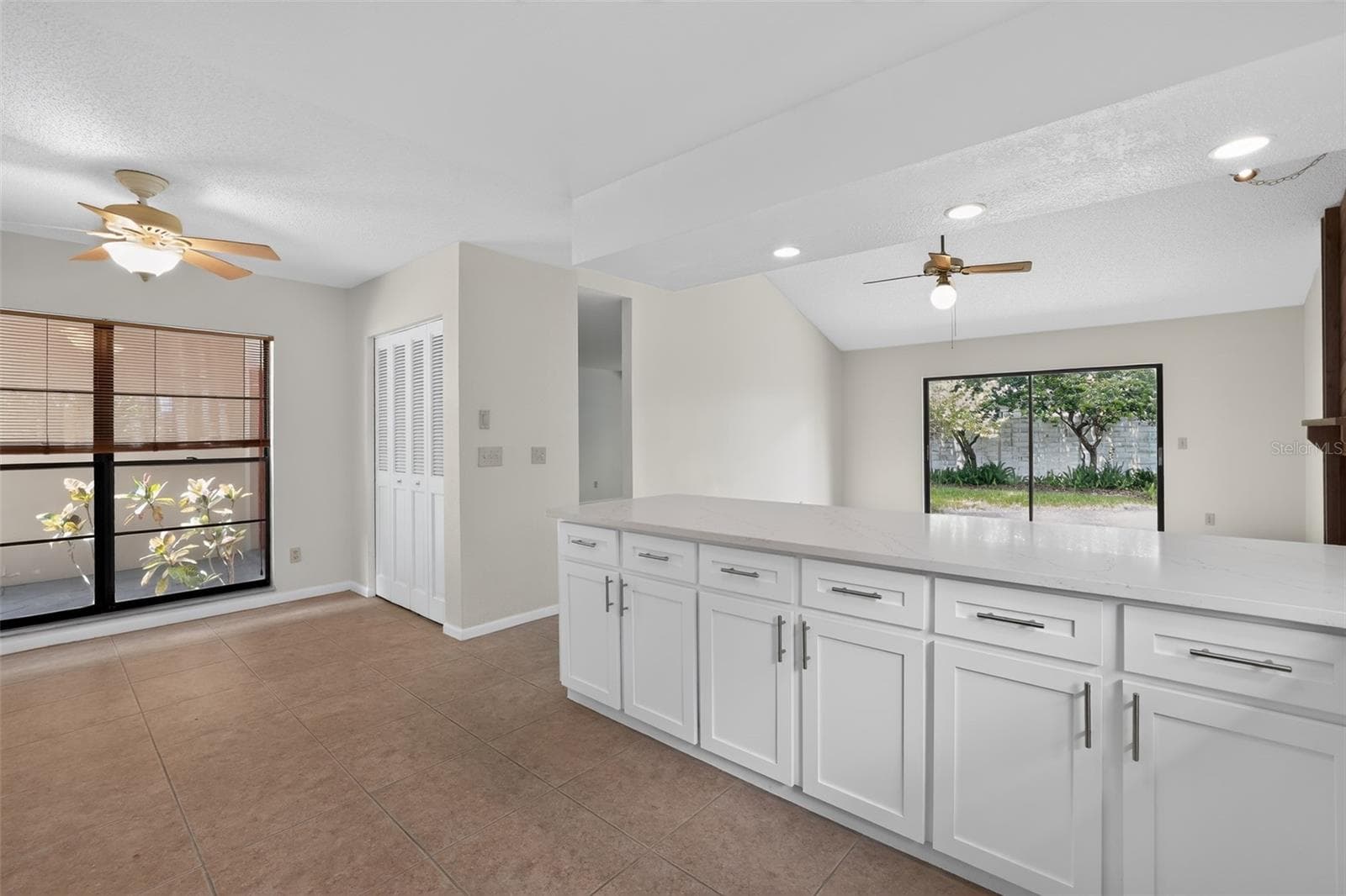 Single Family Residence at 4015 DELLBROOK DR, TAMPA, photo 11 of 27