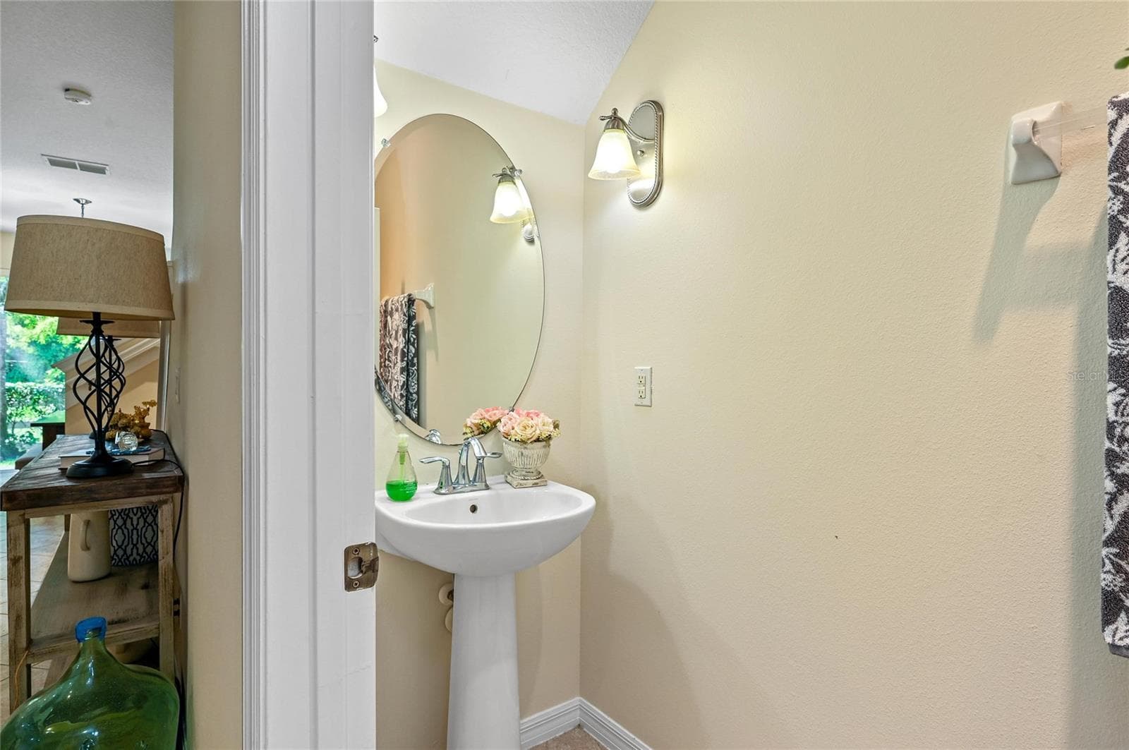 half bath downstairs - 104 CANTERBURY BELL DR, OVIEDO