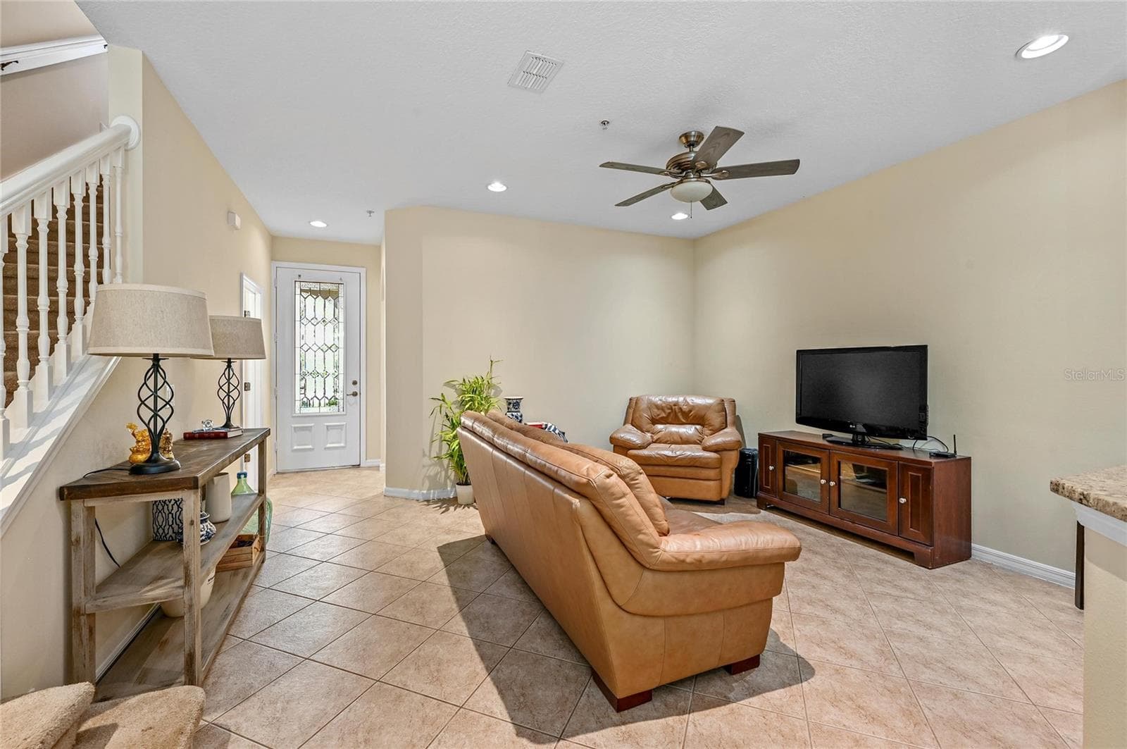 living to front door - 104 CANTERBURY BELL DR, OVIEDO