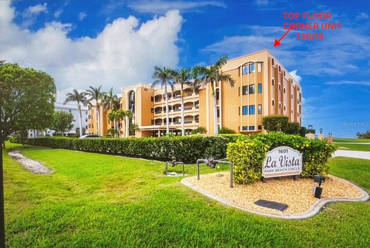 LAVISTA CONDOMINIUM UNIT 136, TOP RIGHT CORNER UNIT - 1601 PARK BEACH CIR #136/18, PUNTA GORDA