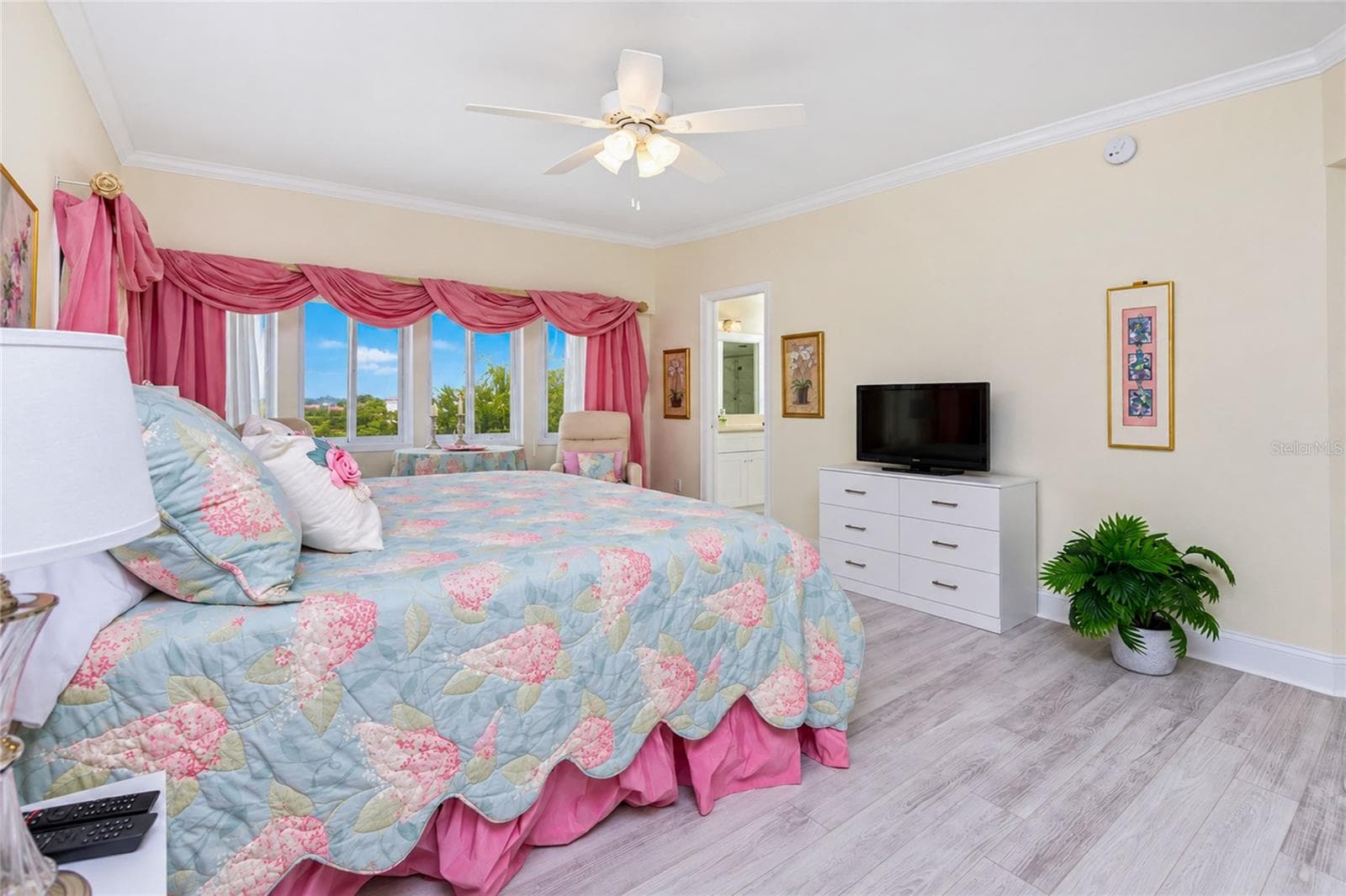 6 WINDOWS LETS LOTS OF LIGHT IN! - 1601 PARK BEACH CIR #136/18, PUNTA GORDA