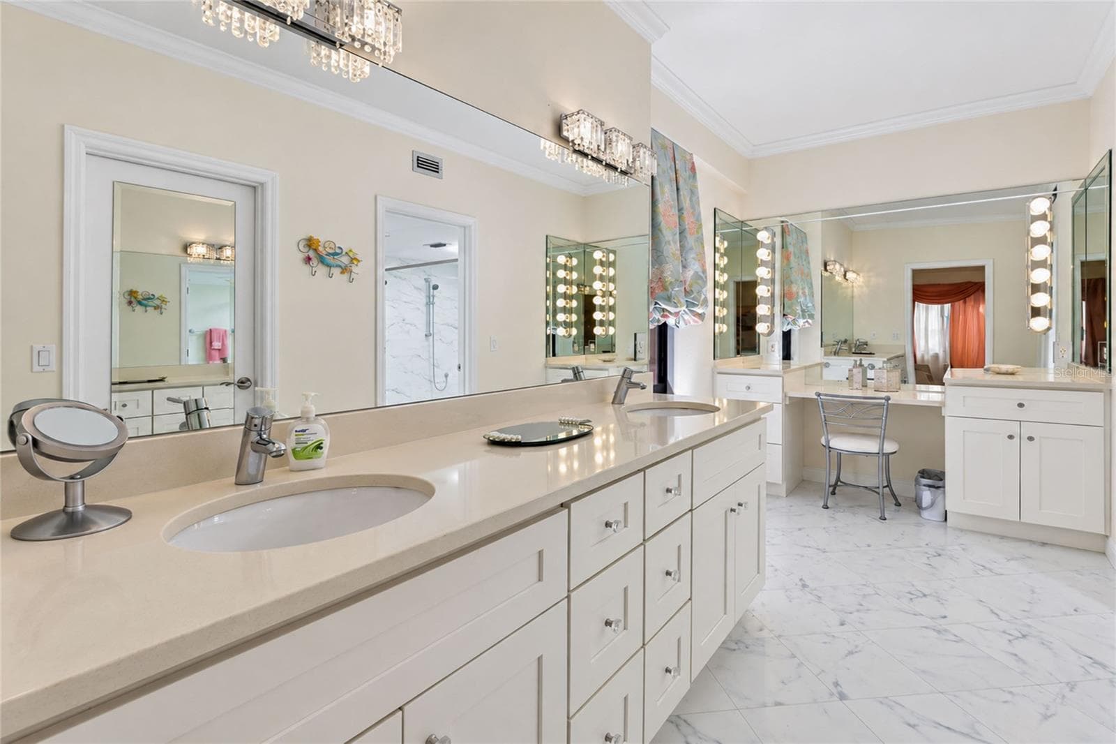 WHITE SHAKER CABINETS, LARGE TILE FLOORS! - 1601 PARK BEACH CIR #136/18, PUNTA GORDA