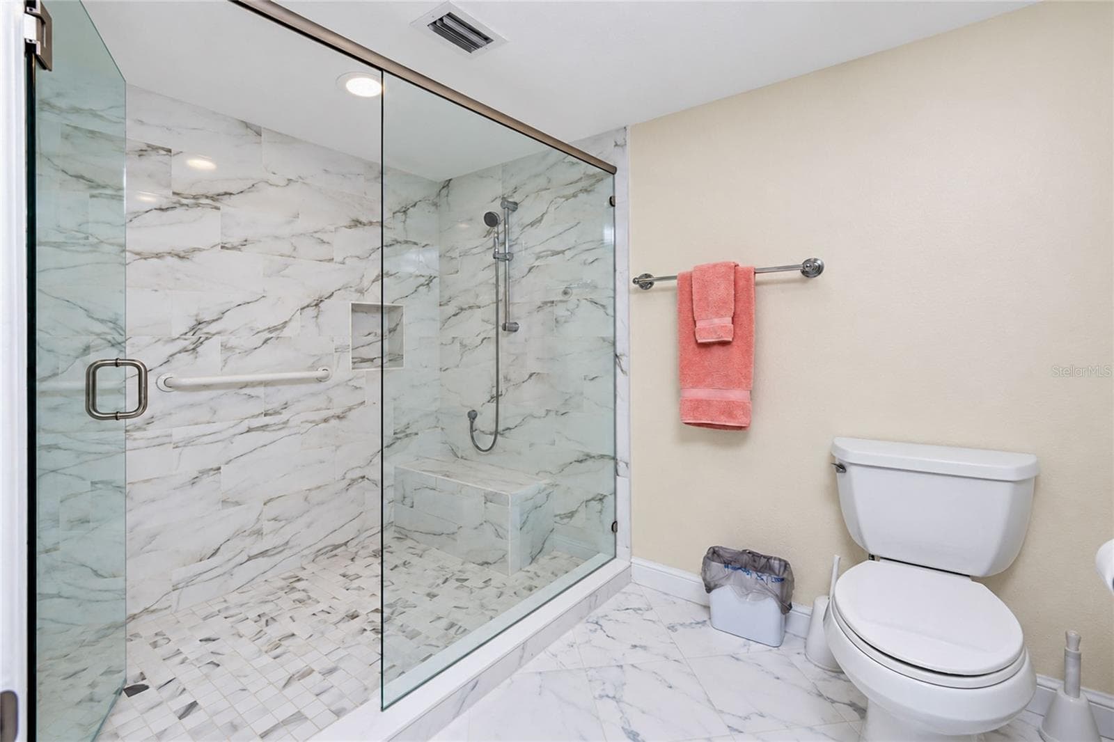 PRIMARY BATH HAS A SEPARATE ROOM FOR THE WALKIN SHOWER AND TOILET! - 1601 PARK BEACH CIR #136/18, PUNTA GORDA