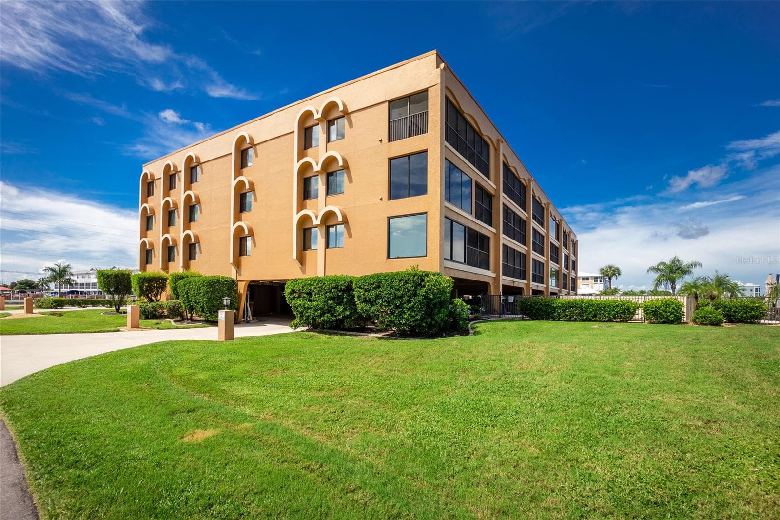 TOP CORNER UNIT IS UNIT 136 - 1601 PARK BEACH CIR #136/18, PUNTA GORDA