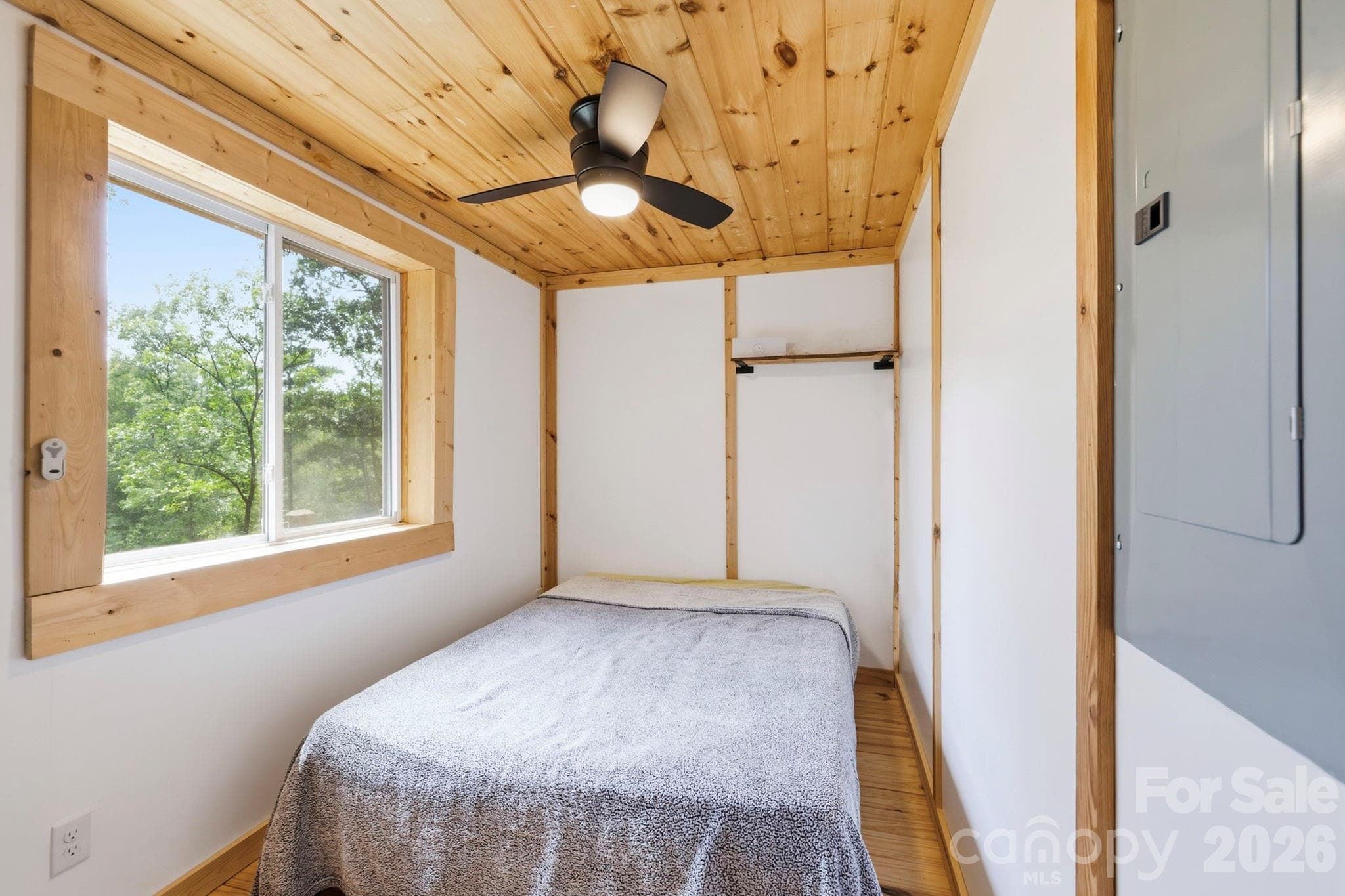 looking into the bedroom - 678 Forest Lake Heights Drive, Nebo