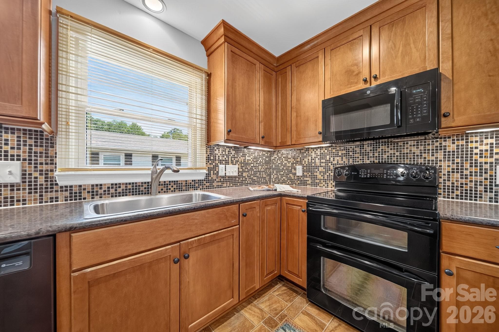 Single Family Residence at 7601 Woodstream Drive, Charlotte, photo 8 of 25