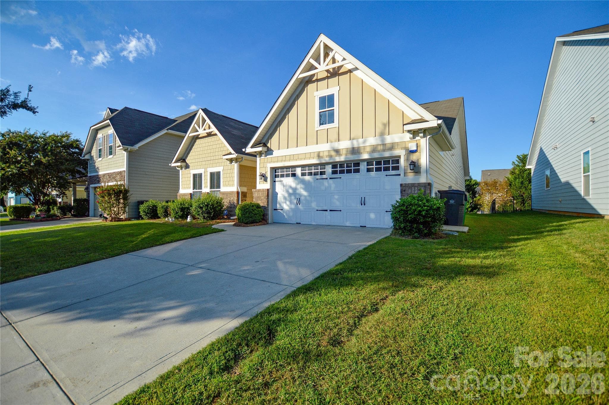 Single Family Residence at 6720 Eastfield Park Drive, Charlotte, photo 2 of 39
