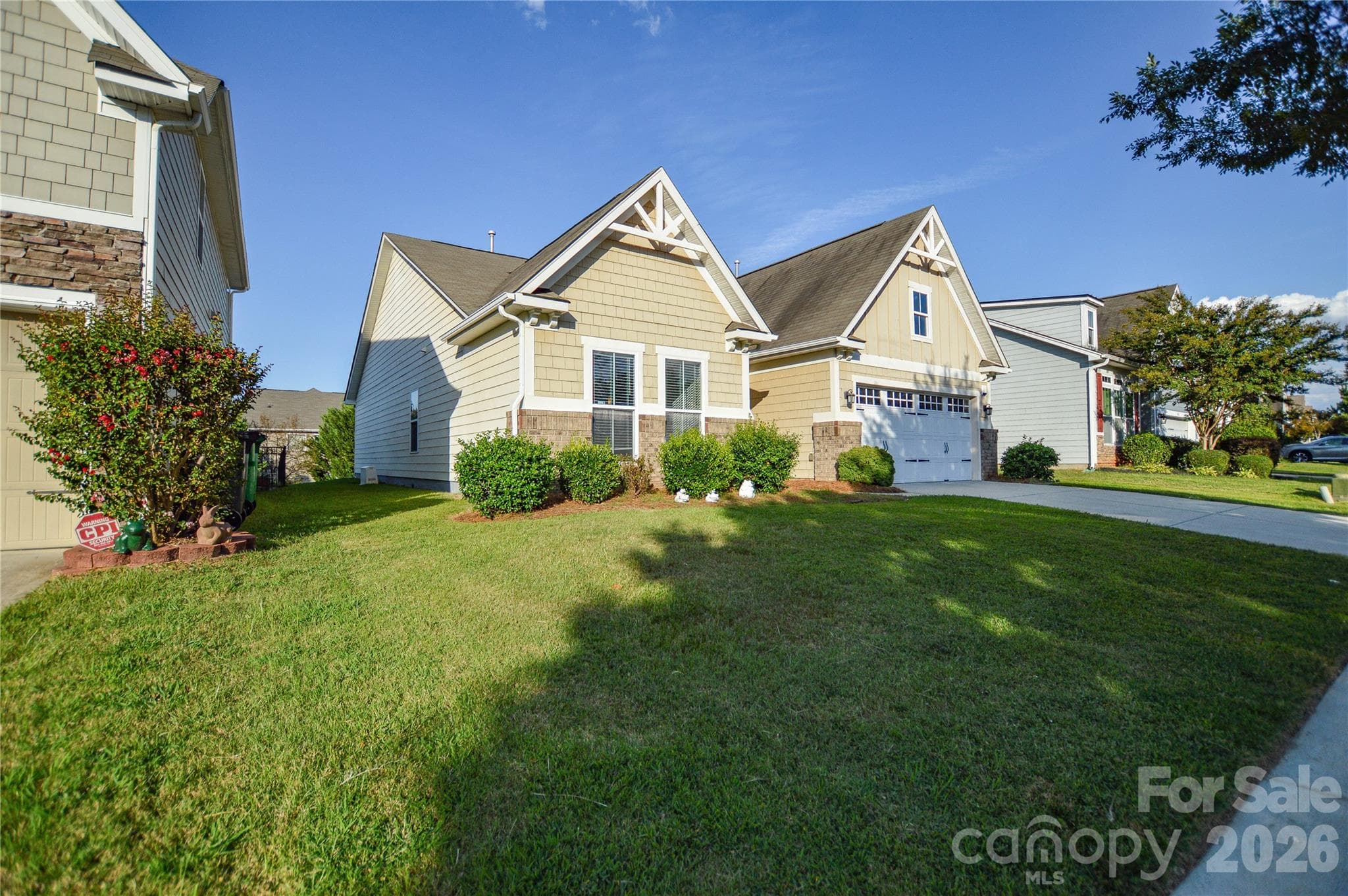 Single Family Residence at 6720 Eastfield Park Drive, Charlotte, photo 3 of 39