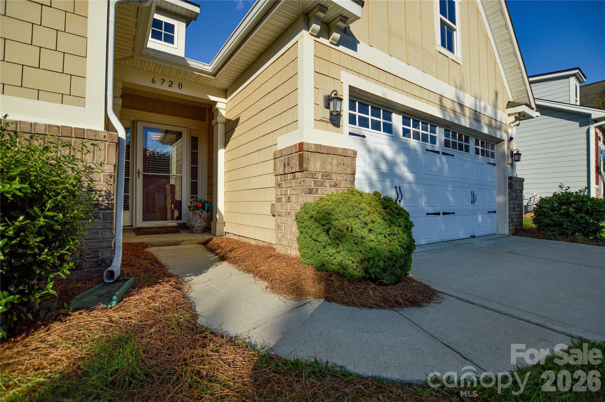 Single Family Residence at 6720 Eastfield Park Drive, Charlotte, photo 5 of 39