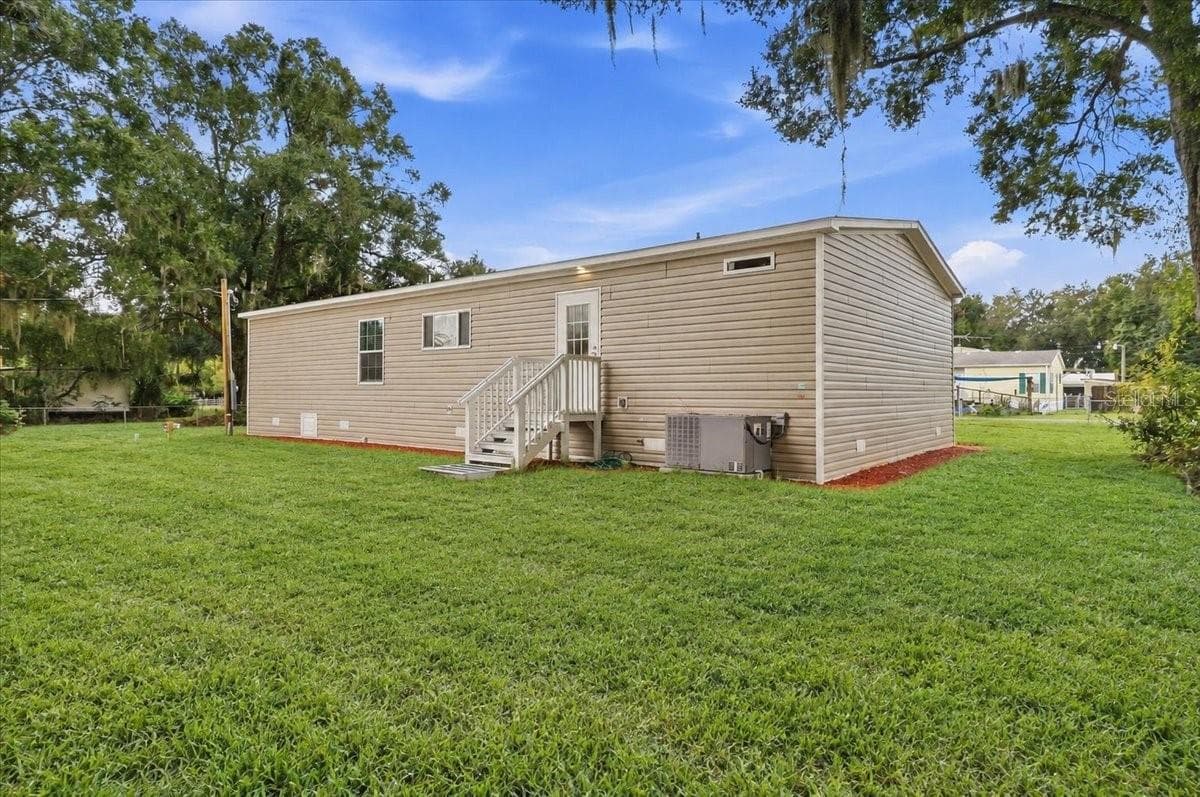 Manufactured Home at 3316 OAKLAND RD S, LAKELAND, photo 11 of 58