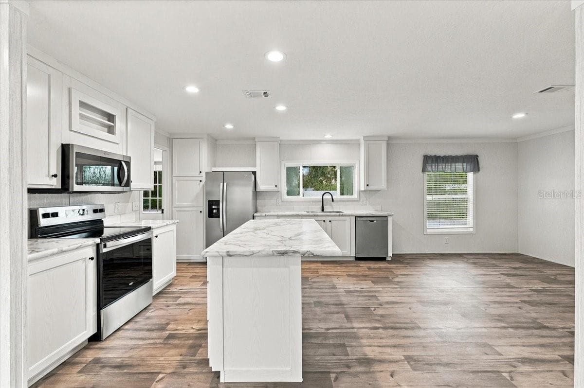 Manufactured Home at 3316 OAKLAND RD S, LAKELAND, photo 23 of 58