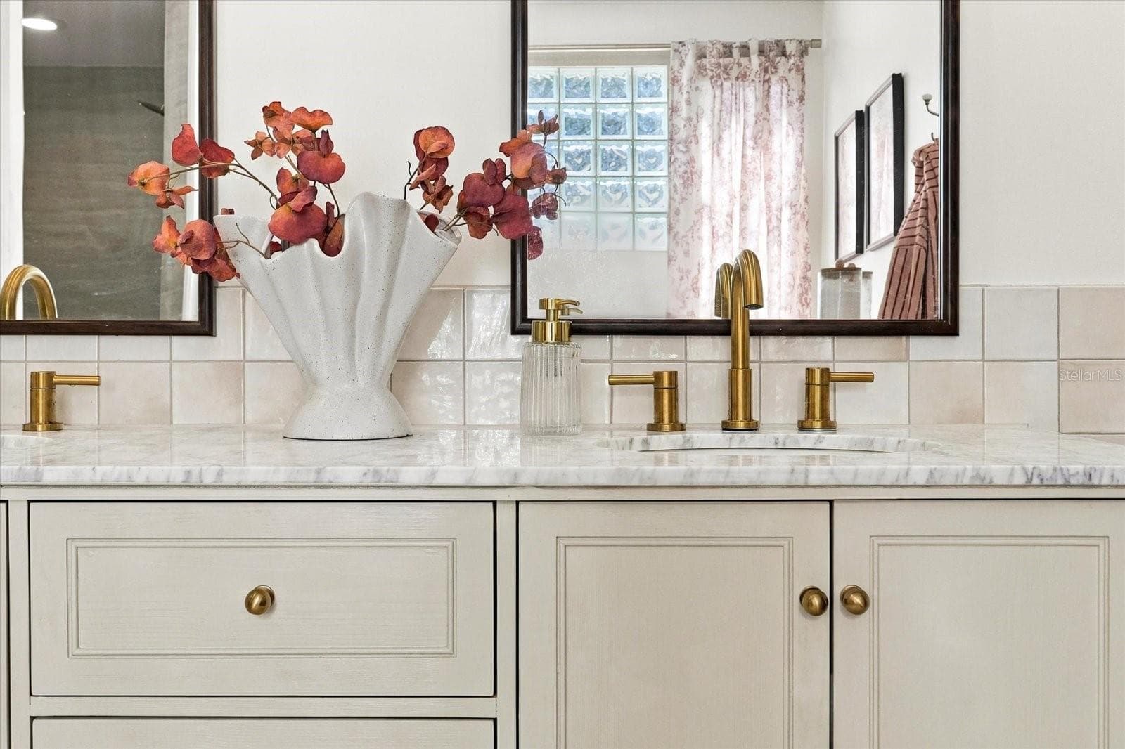 Primary Bathroom - 1515 MIDNIGHT PASS WAY, CLEARWATER