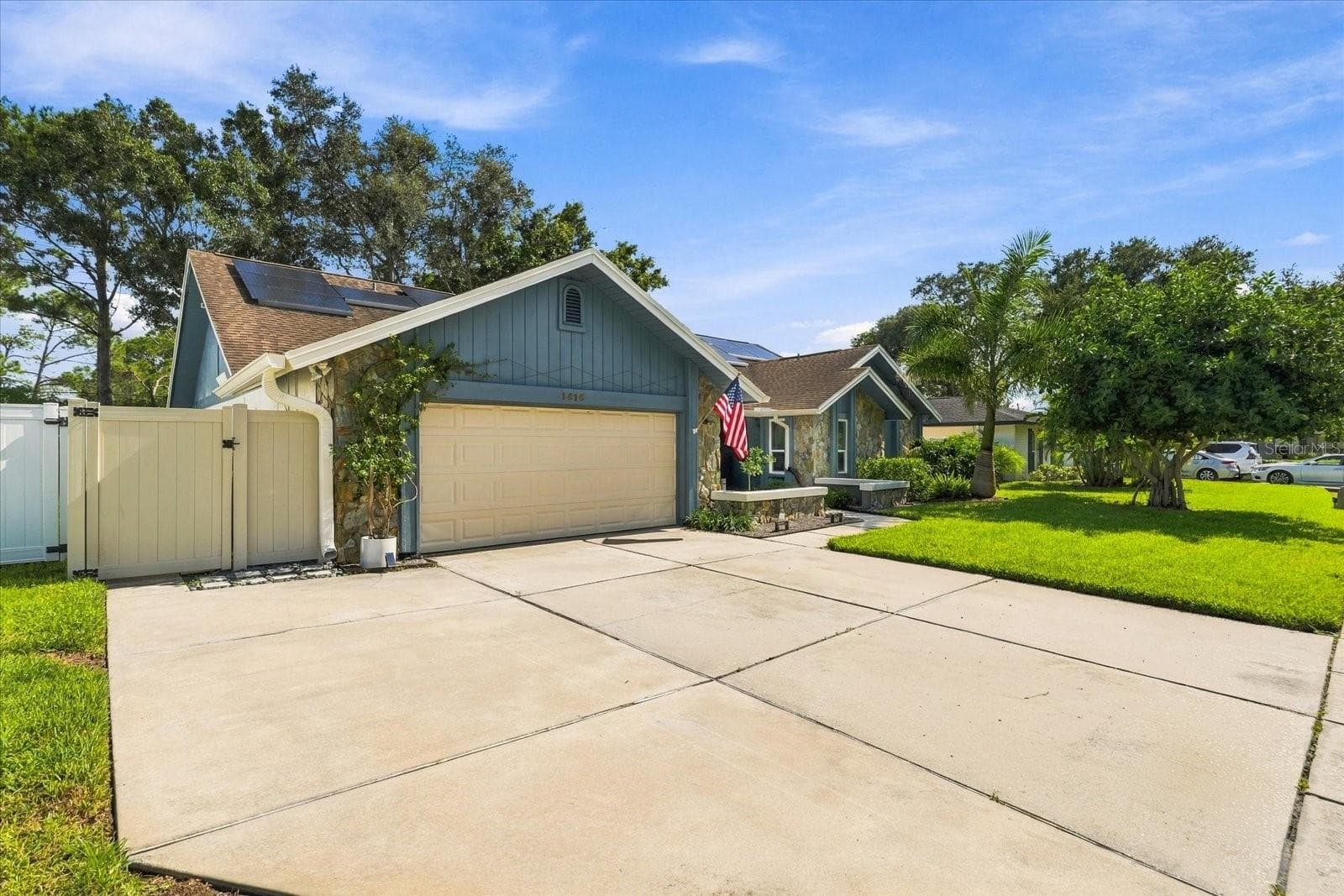 Oversized Driveway - 1515 MIDNIGHT PASS WAY, CLEARWATER