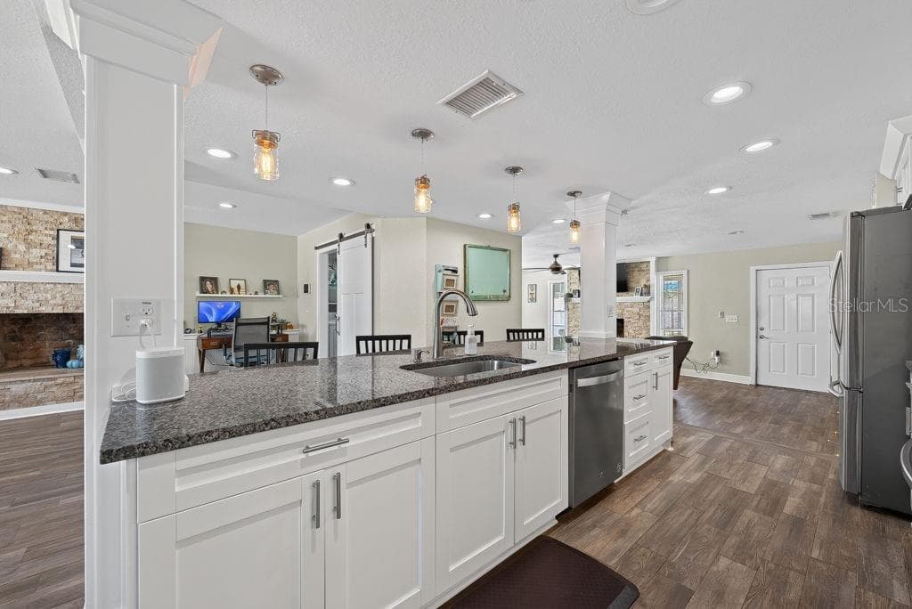 Single Family Residence at 4710 W TRILBY AVE, TAMPA, photo 15 of 65