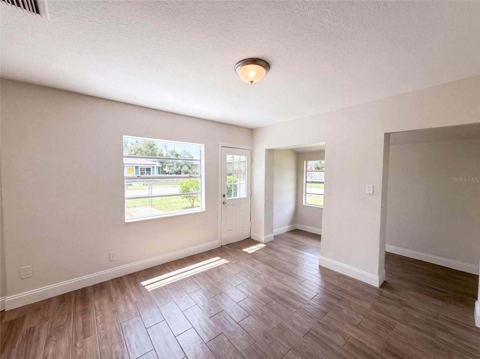 Single Family Residence at 2406 E CURTIS ST, TAMPA, photo 3 of 15