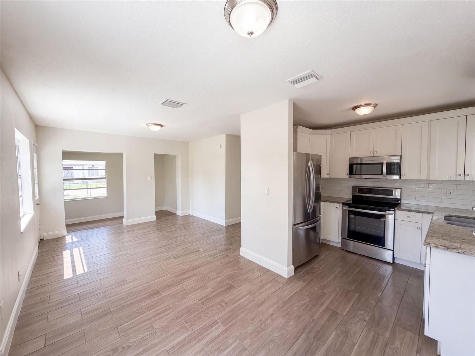 Single Family Residence at 2406 E CURTIS ST, TAMPA, photo 6 of 15