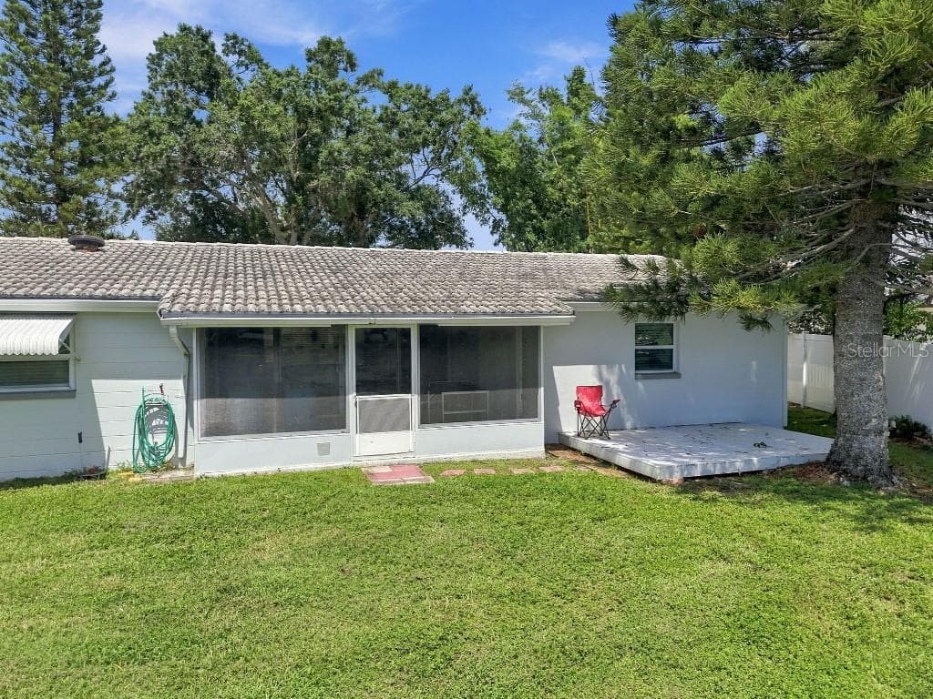 Single Family Residence at 10744 DRUMMOND RD, TAMPA, photo 7 of 73